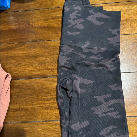 Spanx camo leggings - Picture 3 of 3